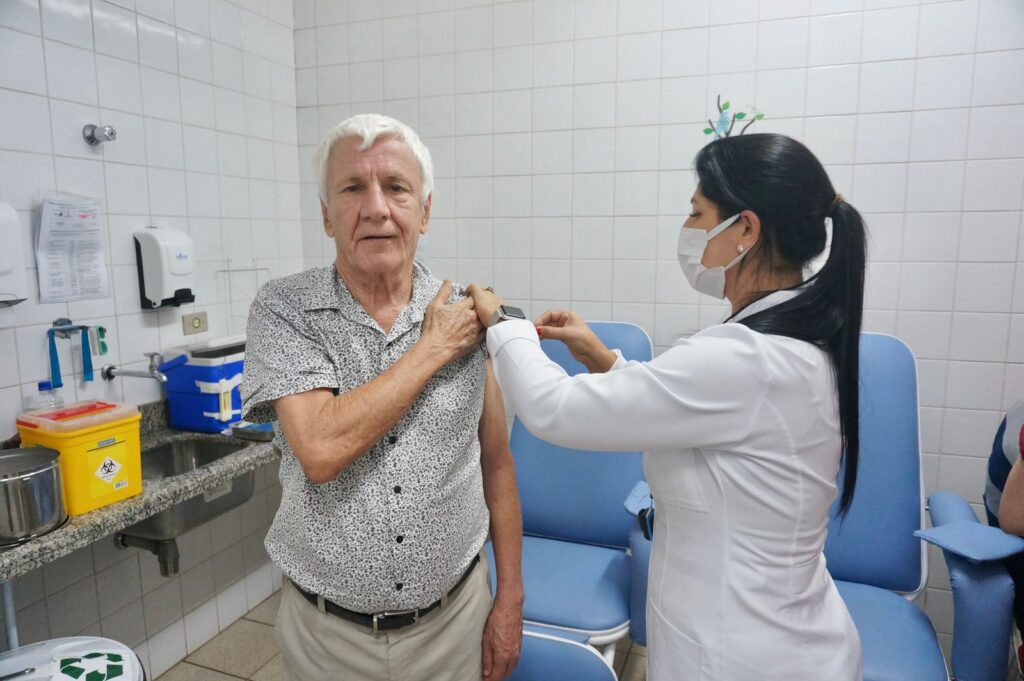 Aplicação da vacina contra Covid acontece em mais de 50 locais com doses disponíveis para todos os públicos