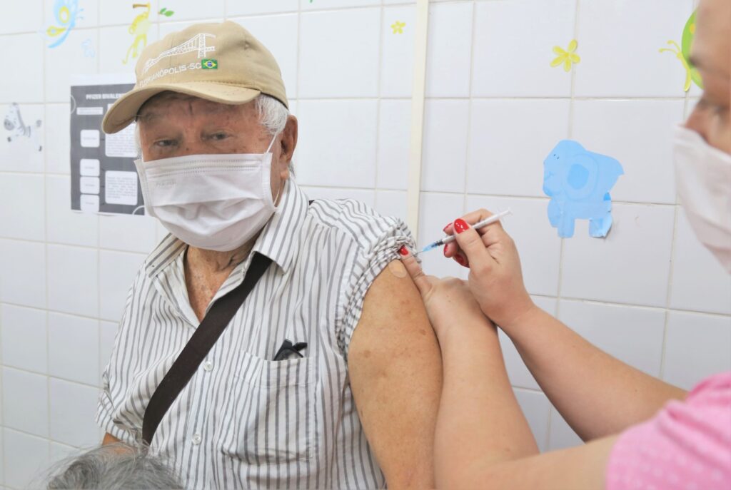 Campo Grande amplia aplicação da vacina bivalente para idosos de 68 anos ou mais