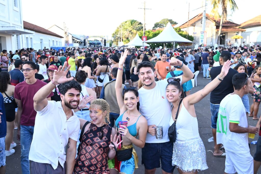 Com apoio da Prefeitura, blocos e desfiles das escolas reúnem mais de 85 mil foliões no carnaval 2023