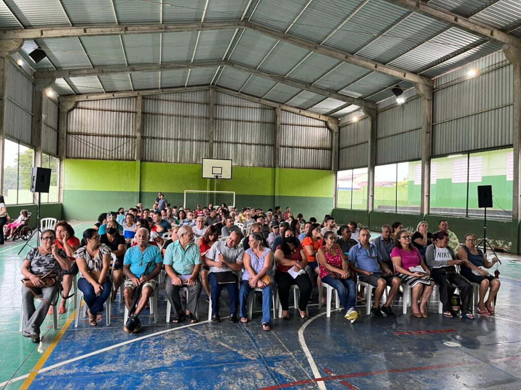 Famílias que esperaram 40 anos pelo título da casa própria comemoram conquista