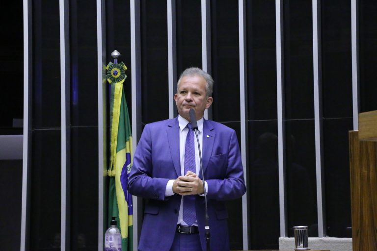 Proposições Remanescentes do Dia Anterior. Dep. André Figueiredo PDT - Ce