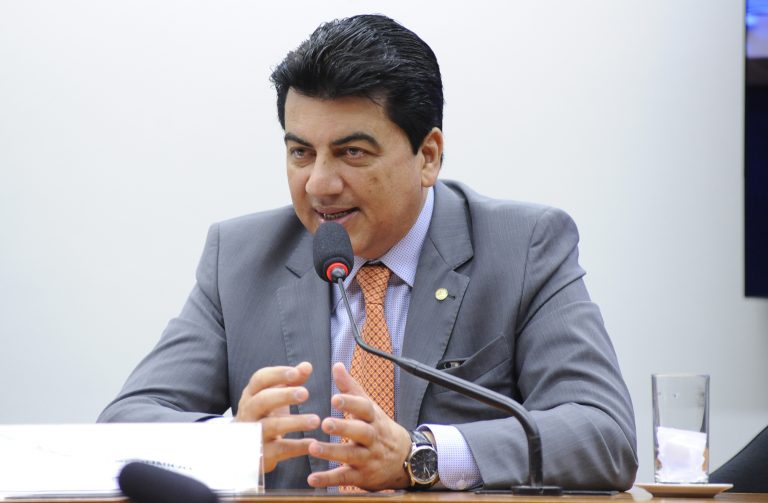 Manoel Júnior em reunião na Câmara dos Deputados em 2015rdestino