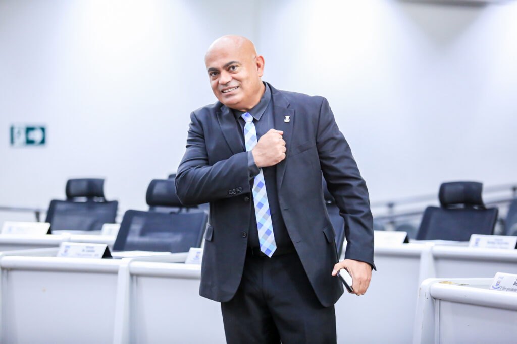 Projeto de Ronilço Guerreiro que garante gratuidade no transporte para inscritos no Enem está na última comissão antes de votação