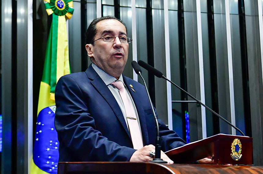 Em discurso, à tribuna, senador Jorge Kajuru (PSB-GO).