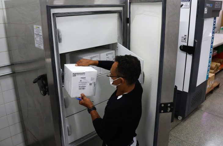 SES realiza nesta sexta-feira entrega de vacinas contra a covid-19 aos municípios