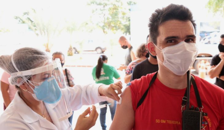 Secretaria realiza ‘Dia D’ de vacinação pré-Carnaval contra a Covid-19 em MS
