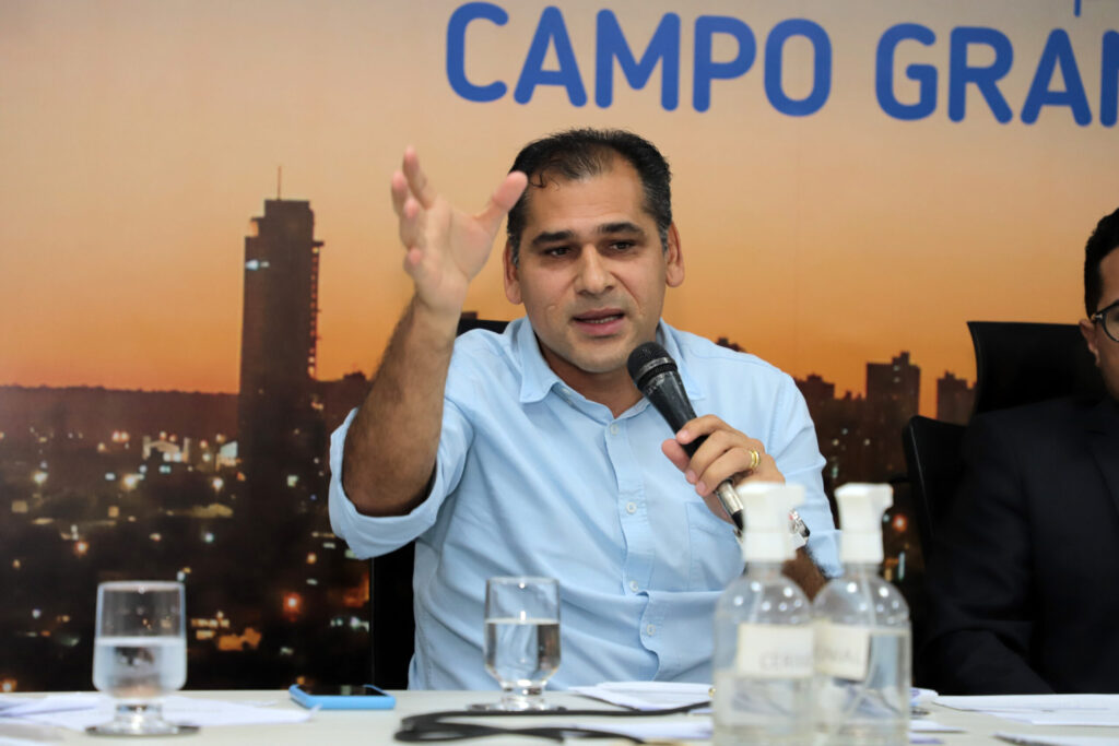 TAC é caminho para Campo Grande abrir contratação de psicólogos e assistentes sociais para escolas, diz Betinho