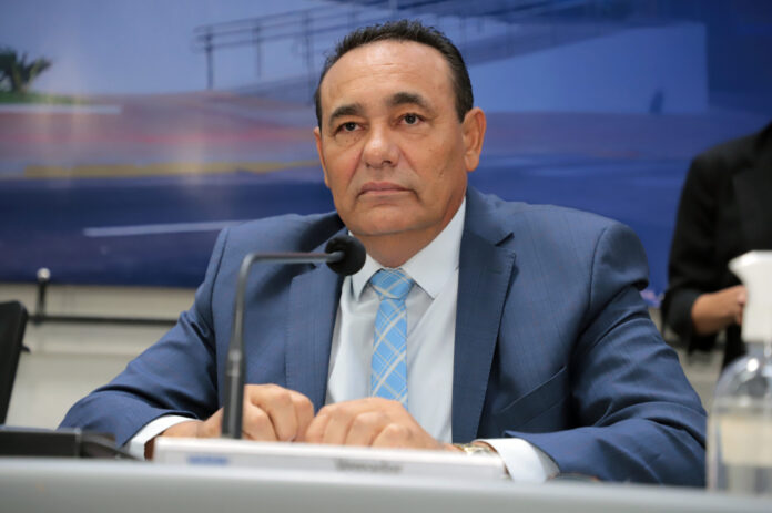 Vereador Carlão garante instalação de redutor de velocidade na Rua Zulmira Borba, em frente a EMEI e Unidade Básica de Saúde