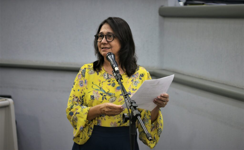 Vereadora Luiza Ribeiro protocola requerimento solicitando informações referentes à crise financeira do HCAA