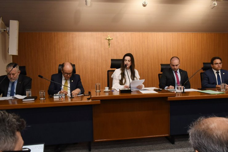 CCJR realiza primeira reunião do ano e emite pareceres favoráveis