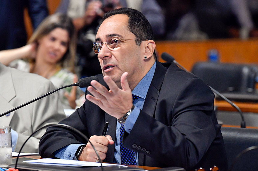 Em pronunciamento, à bancada, senador Jorge Kajuru (Cidadania-GO).
