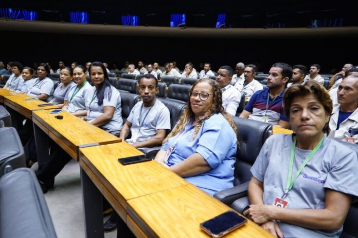 Homenagem aos Trabalhadores de Serviços Gerais e de Manutenção.