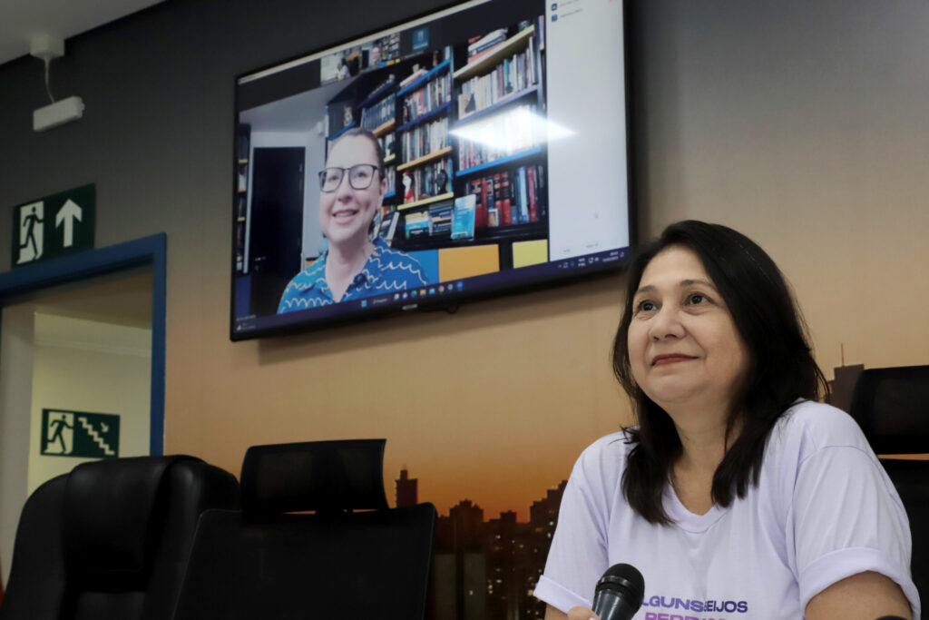 Câmara segue programação do Mês da Mulher com entrega de camisetas e roda de conversa