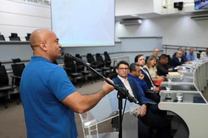 “Campo Grande precisa de cuidado, carinho e manutenção preventiva”, diz Ronilço Guerreiro em audiência pública