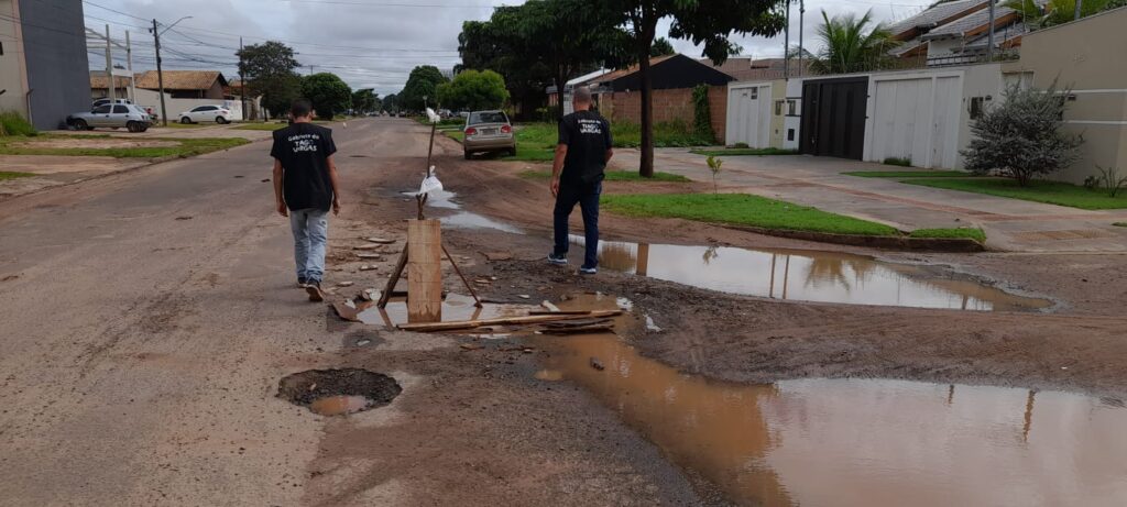 Chuvas intensas abrem crateras na Rua do Patrocínio e vereador Tiago Vargas pede ação para arrumar estragos