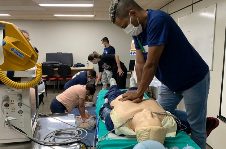 Com treinamento realístico, Hospital Regional prepara colaboradores para situações de parada cardiorrespiratória