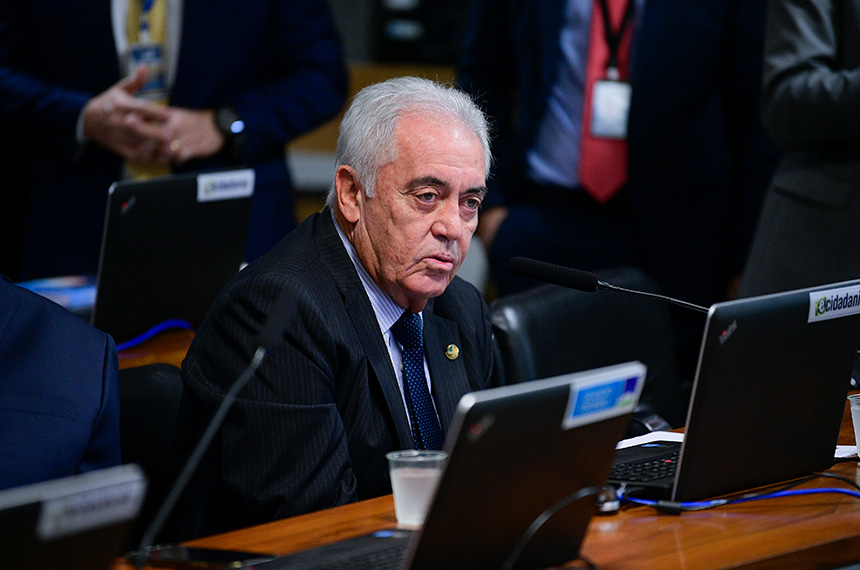 À bancada, em pronunciamento, senador Otto Alencar (PSD-BA).