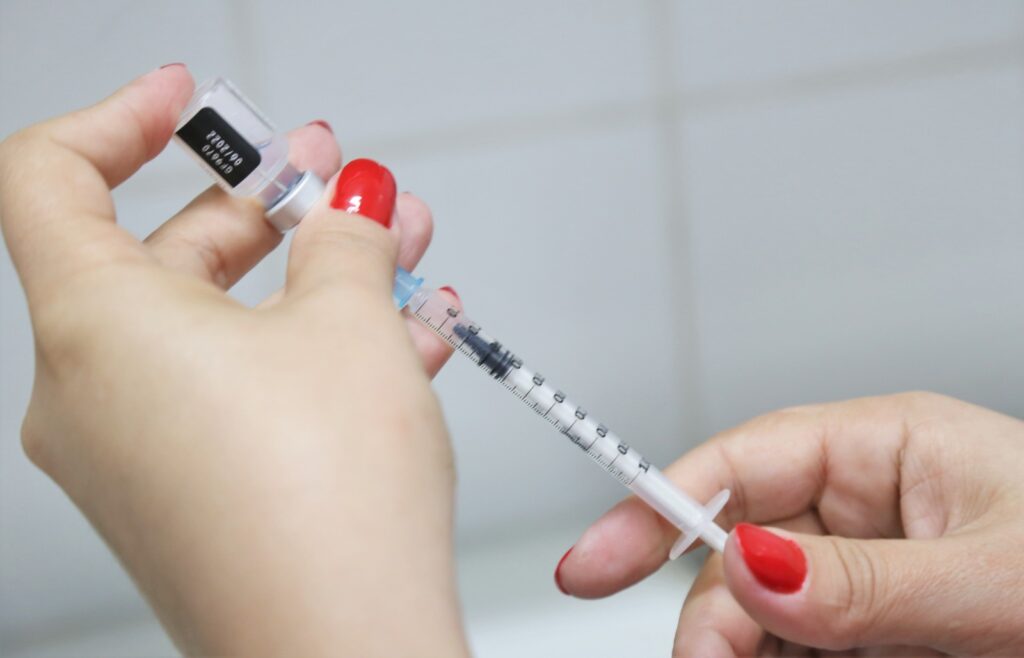De doses para bebês à bivalente, vacinação contra Covid tem públicos ampliados