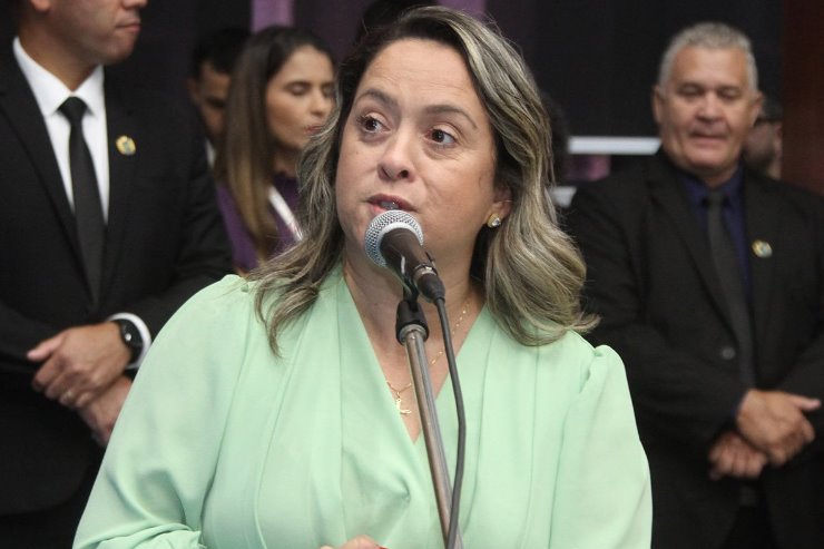 Deputada pede posicionamento do Governo e prefeitura sobre área da Comunidade Guaviral