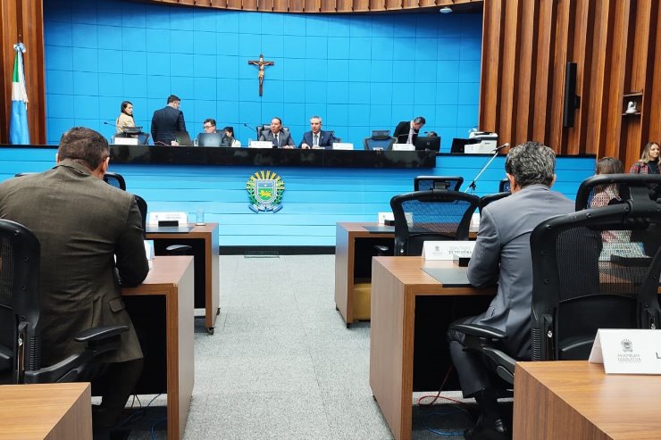 Deputados devem votar duas propostas na Ordem do Dia desta quinta-feira