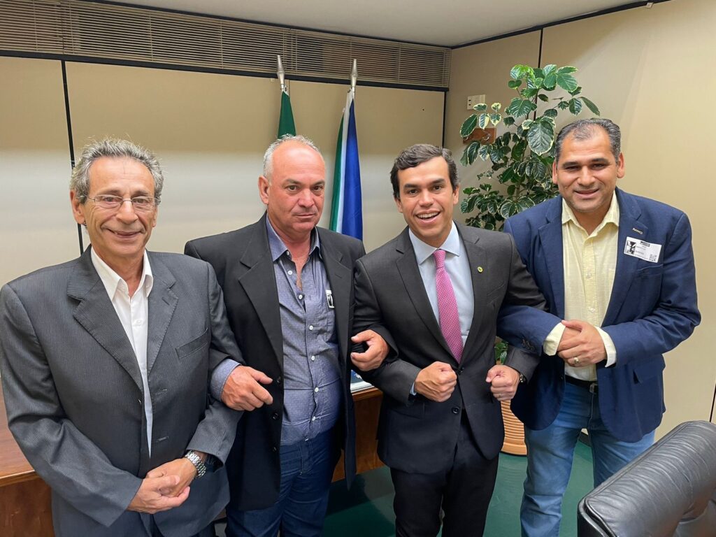 Em Brasília, Betinho visita Beto Pereira em busca de asfalto e apoio a associação que recicla eletrônicos