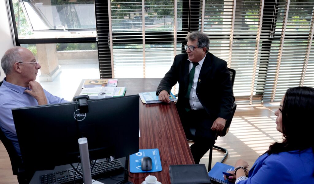 Em busca de melhorias para a Capital, vereador Ademir Santana visita secretário de infraestrutura do Estado