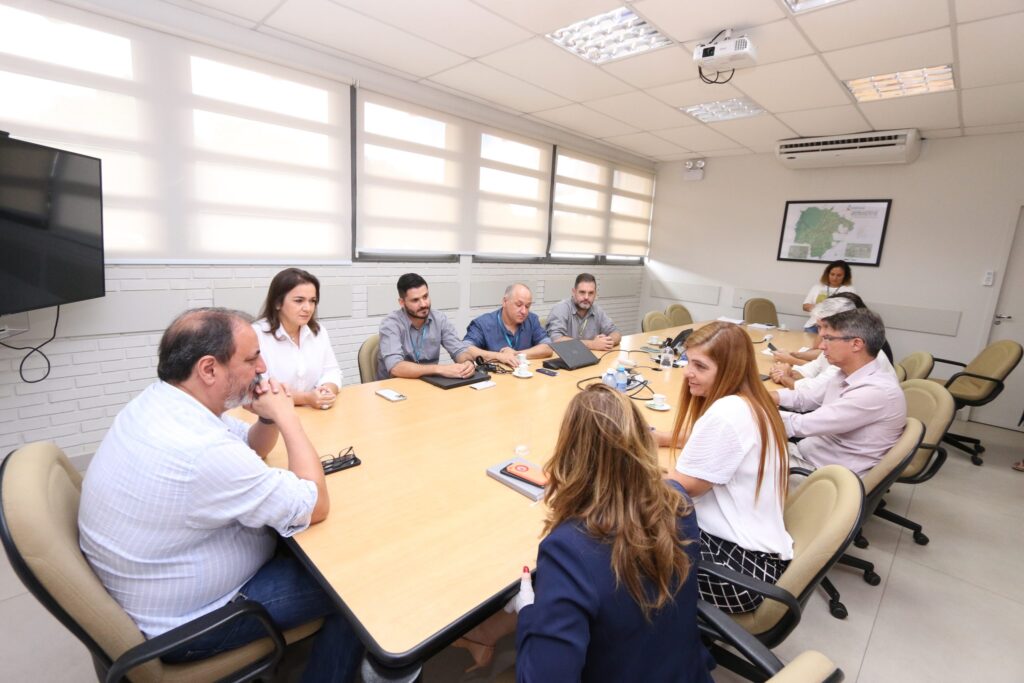 Em dia histórico, prefeita Adriane e Energisa confirmam regularização das ligações em comunidades atendidas pelo Município