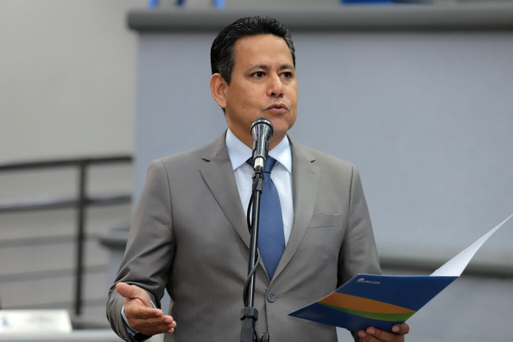 Empresa é questionada por Vereador Clodoilson Pires por não iniciar obras no Cabreúva