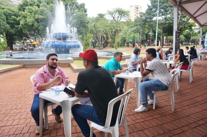 Feira da Empregabilidade realiza mais de 400 atendimentos na Praça da Ary Coelho