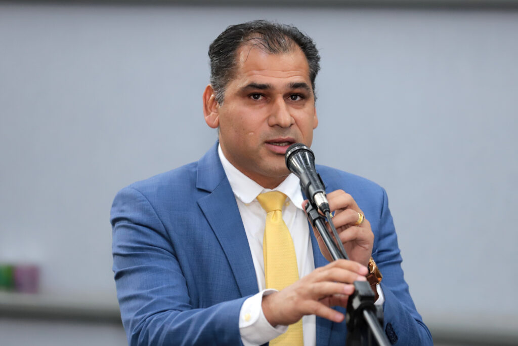 Fiscalização: Betinho cobra retomada das obras de asfalto no Nova Lima