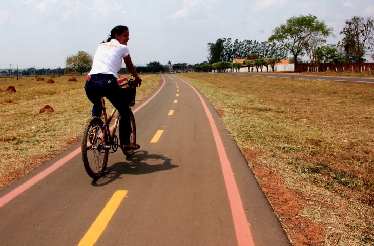 Governo do Estado vai construir ciclovia em Aral Moreia e asfaltar ruas de Jardim