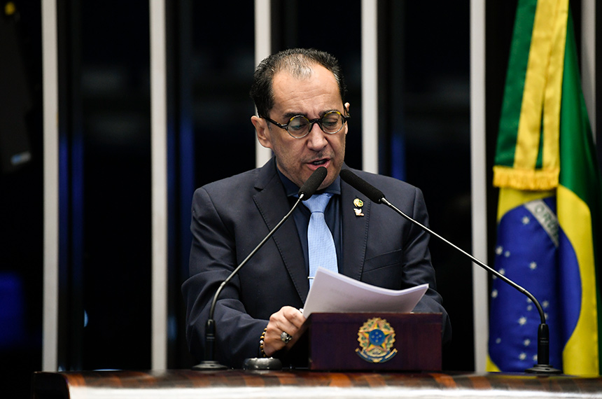 Em discurso, à tribuna, senador Jorge Kajuru (PSB-GO).