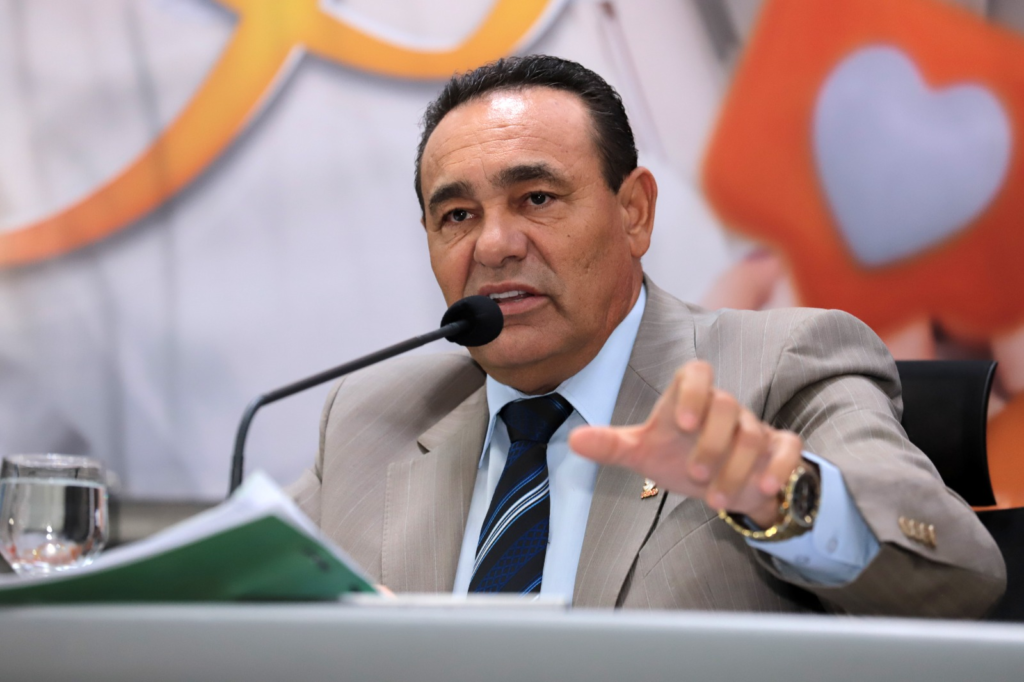 Lei do vereador Carlão estabelece Normas sobre Segurança Escolar intensificando qualidade da iluminação pública, trânsito, pavimento e rondas policiais