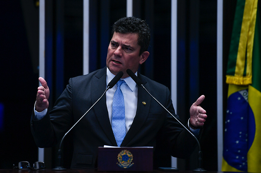 À tribuna, em discurso, senador Sergio Moro (União-PR).
