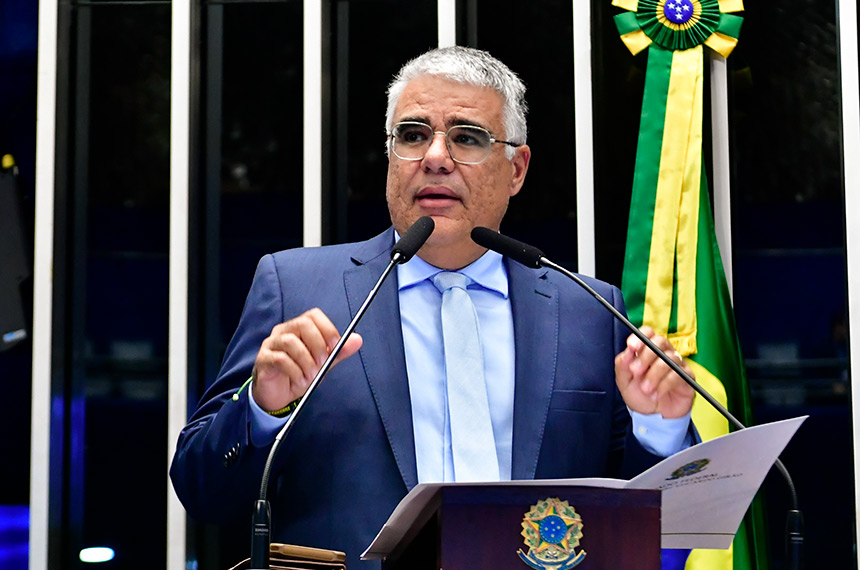 Em discurso, à tribuna, senador Eduardo Girão (Novo-CE).