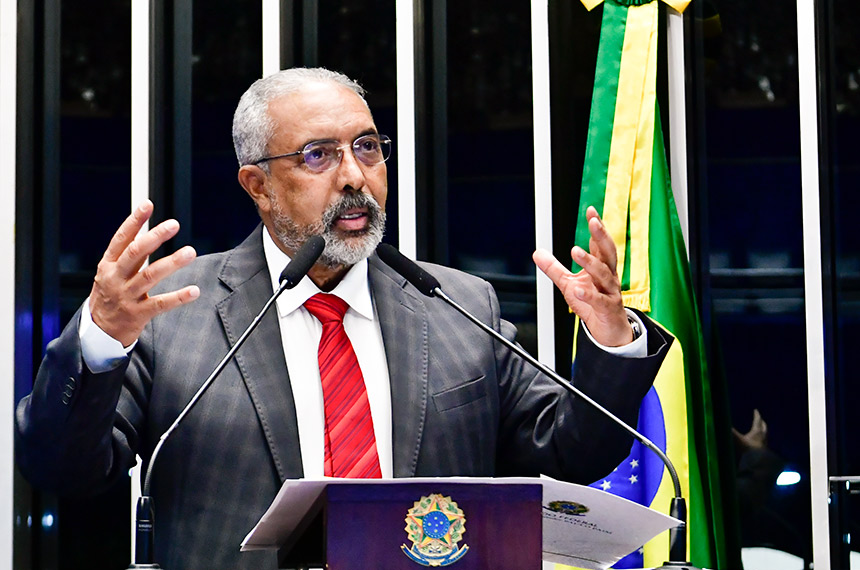 Em discurso, à tribuna, senador Paulo Paim (PT-RS).