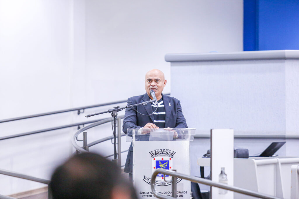 Praticamente um ano após debate realizado por Ronilço Guerreiro para discutir sujeira de terrenos baldios, prefeitura anuncia primeiras multas