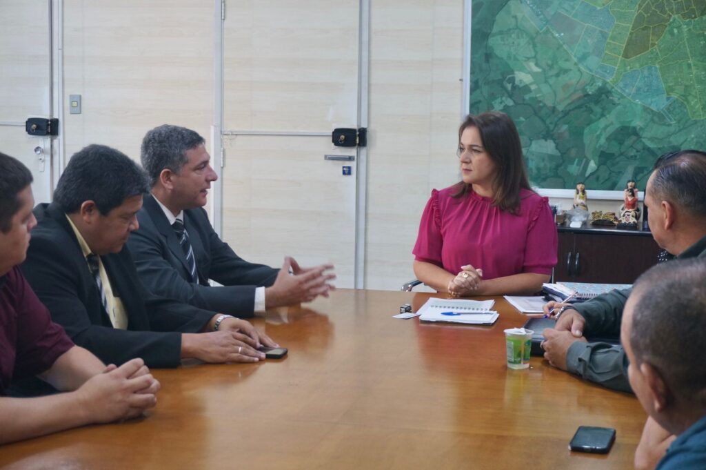 Prefeita Adriane Lopes recebe comitiva de Concepcíon para tratar sobre intercâmbio comercial e tecnológico