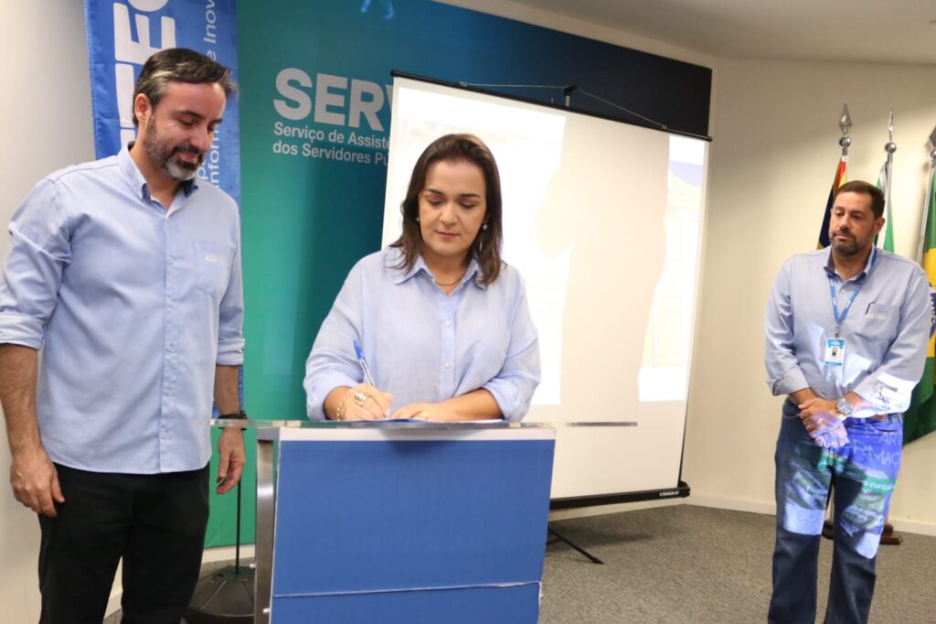 Prefeitura assina acordo para uso de Sistema Eletrônico de Informações