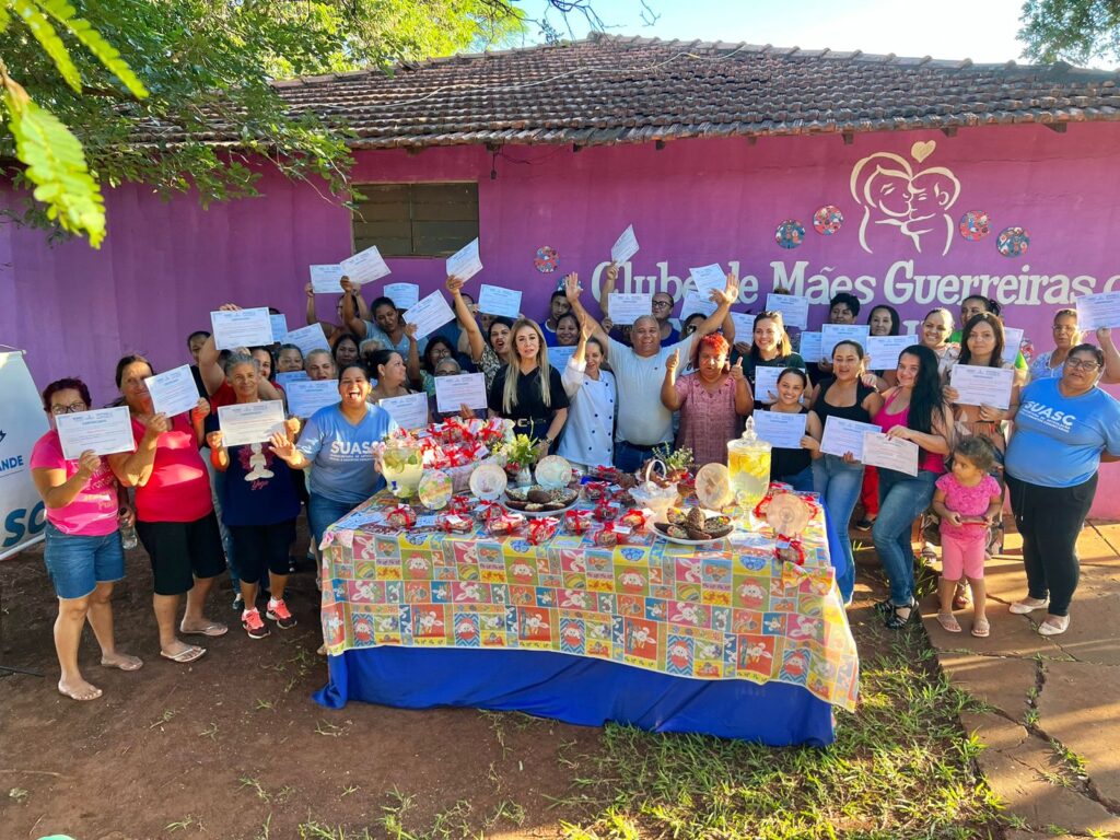 Prefeitura certifica mães com curso de Ovo de Páscoa nas Moreninhas