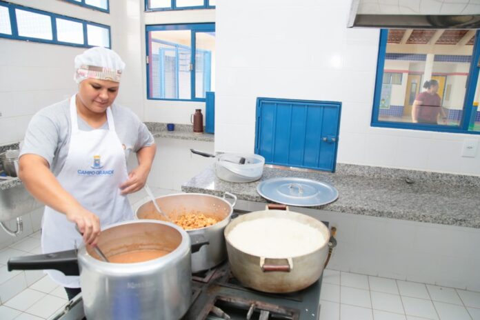 Prefeitura de Campo Grande convoca 80 merendeiros em processo seletivo