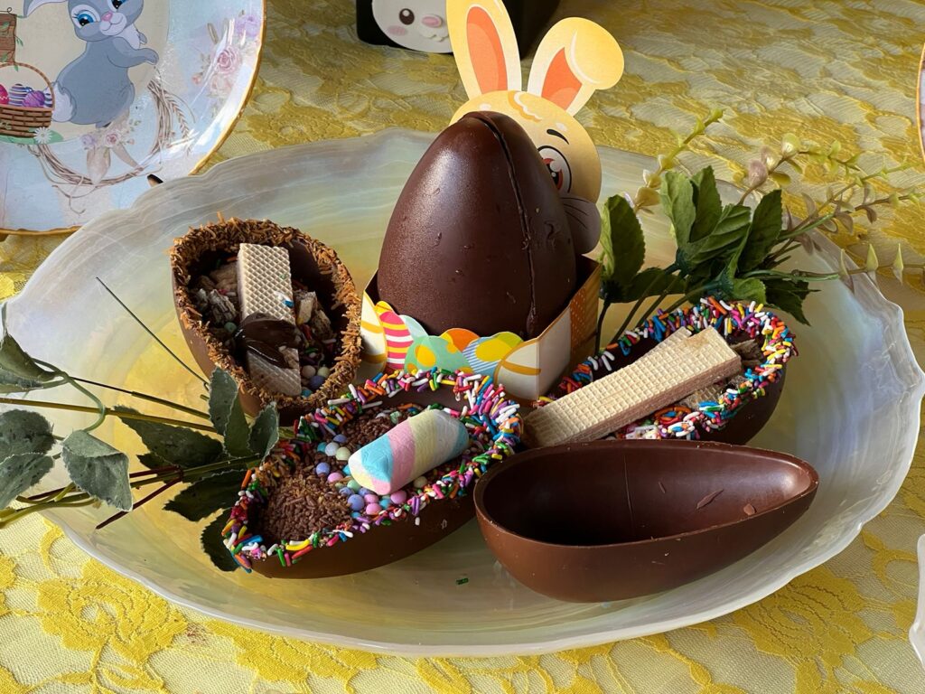 Prefeitura entrega certificados de curso de ovos de Páscoa a moradoras do bairro Cidade Morena