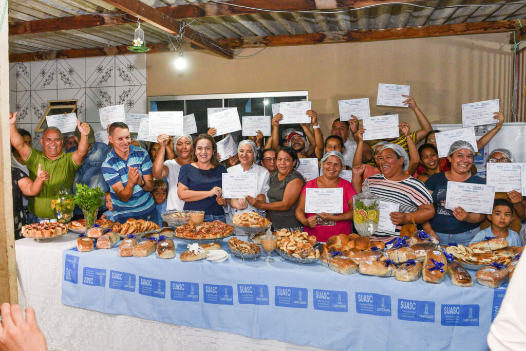 Prefeitura leva curso de pães e salgados para homens e mulheres da Homex