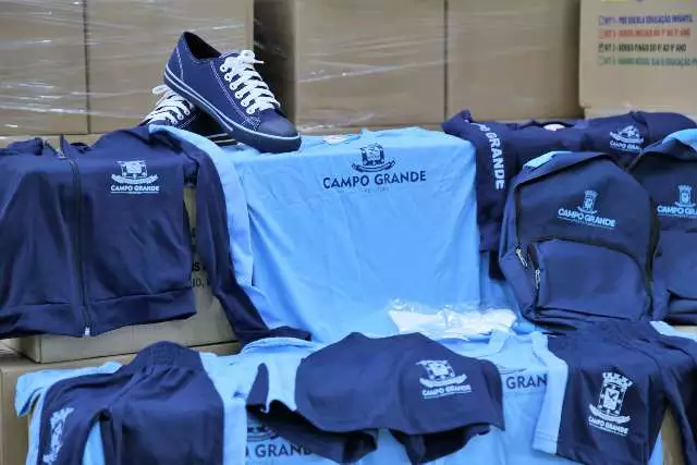 Projeto de lei de Junior Coringa quer que materiais escolares e uniformes sejam entregues em uma semana antes do início das aulas