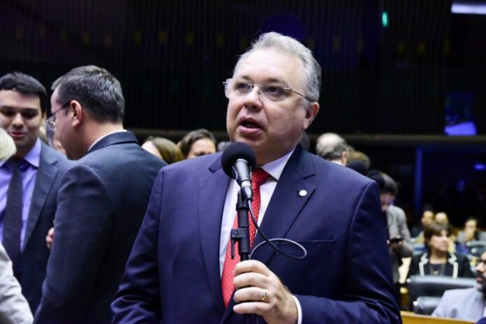 Sessão Solene destinada ao Lançamento da 28ª edição da Agenda Legislativa da Indústria 2023. Dep. Florentino Neto (PT - PI)