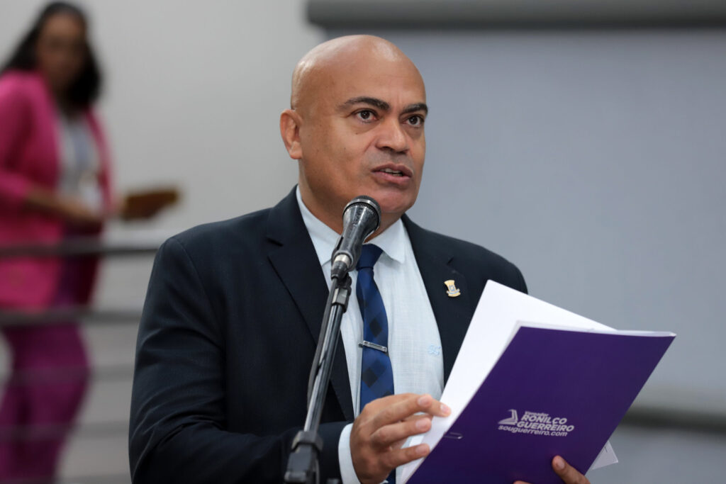 Ronilço Guerreiro cobra celeridade para resolução dos problemas da cidade e lembra pedido de faixa de pedestre elevada: “Mais de dois anos esperando”