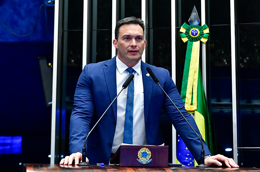 Em discurso, à tribuna, senador Styvenson Valentim (Podemos-RN).