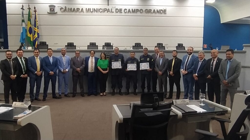 Tabosa reconhece e homenageia personalidades de Campo Grande