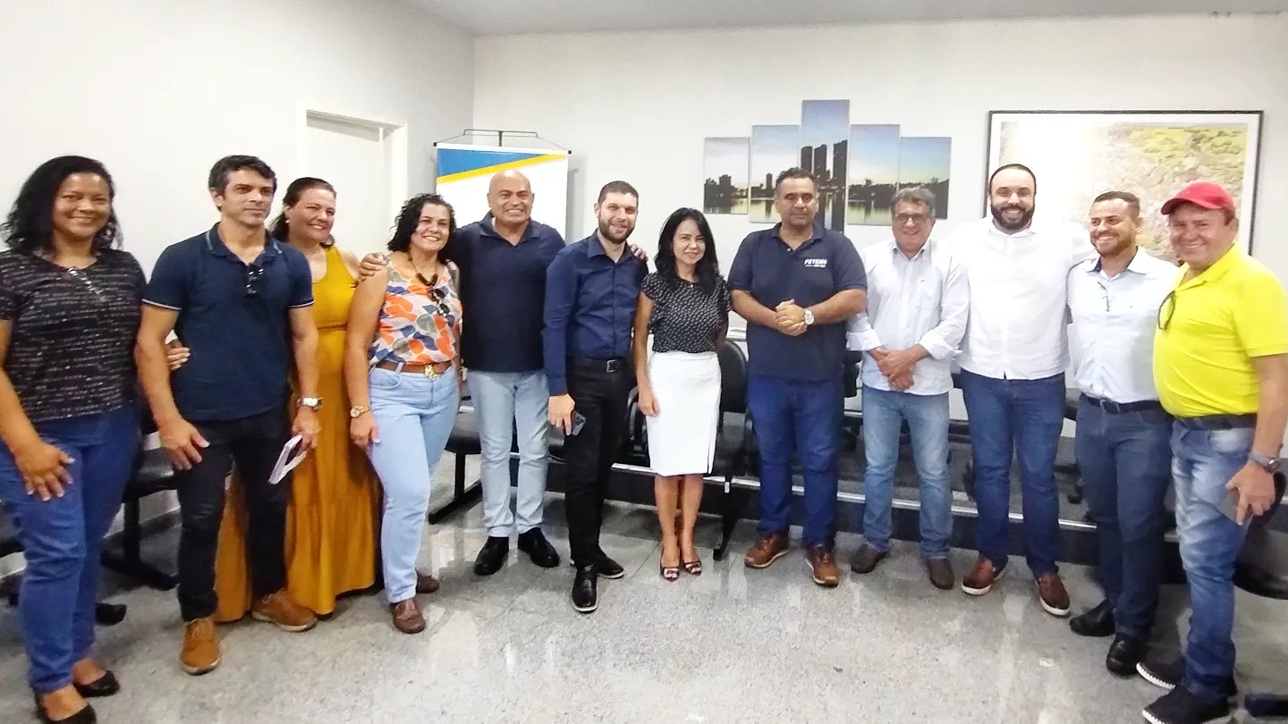 Vereador Ademir Santana participa de negociação salarial dos professores