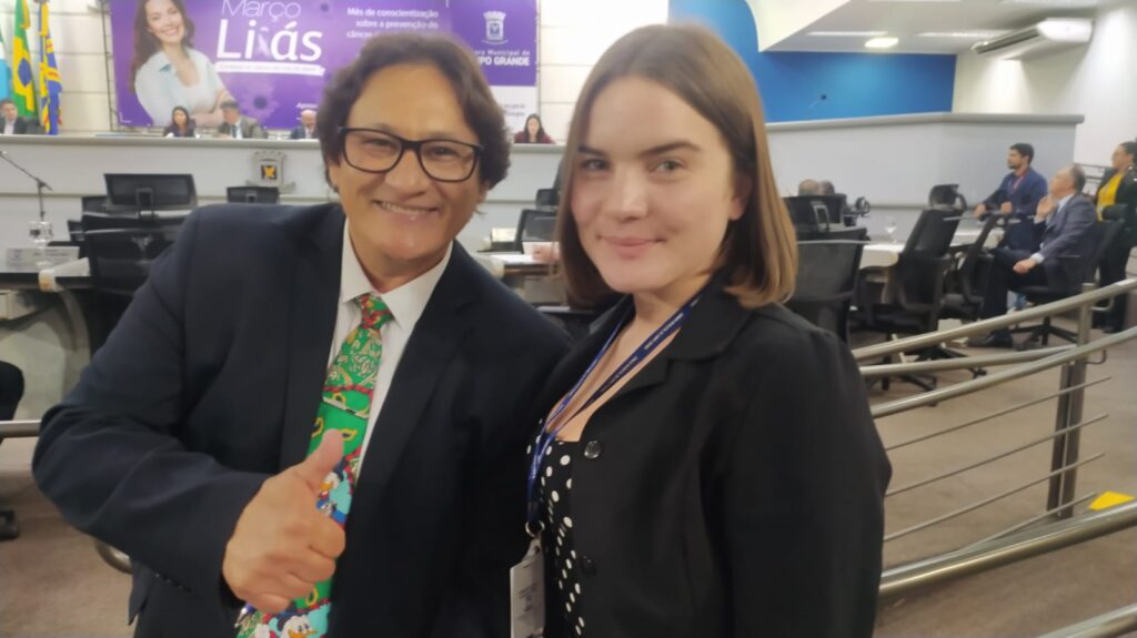 Vereador Tabosa concede título de visitante ilustre a estudante alemã que fez estágio no seu gabinete